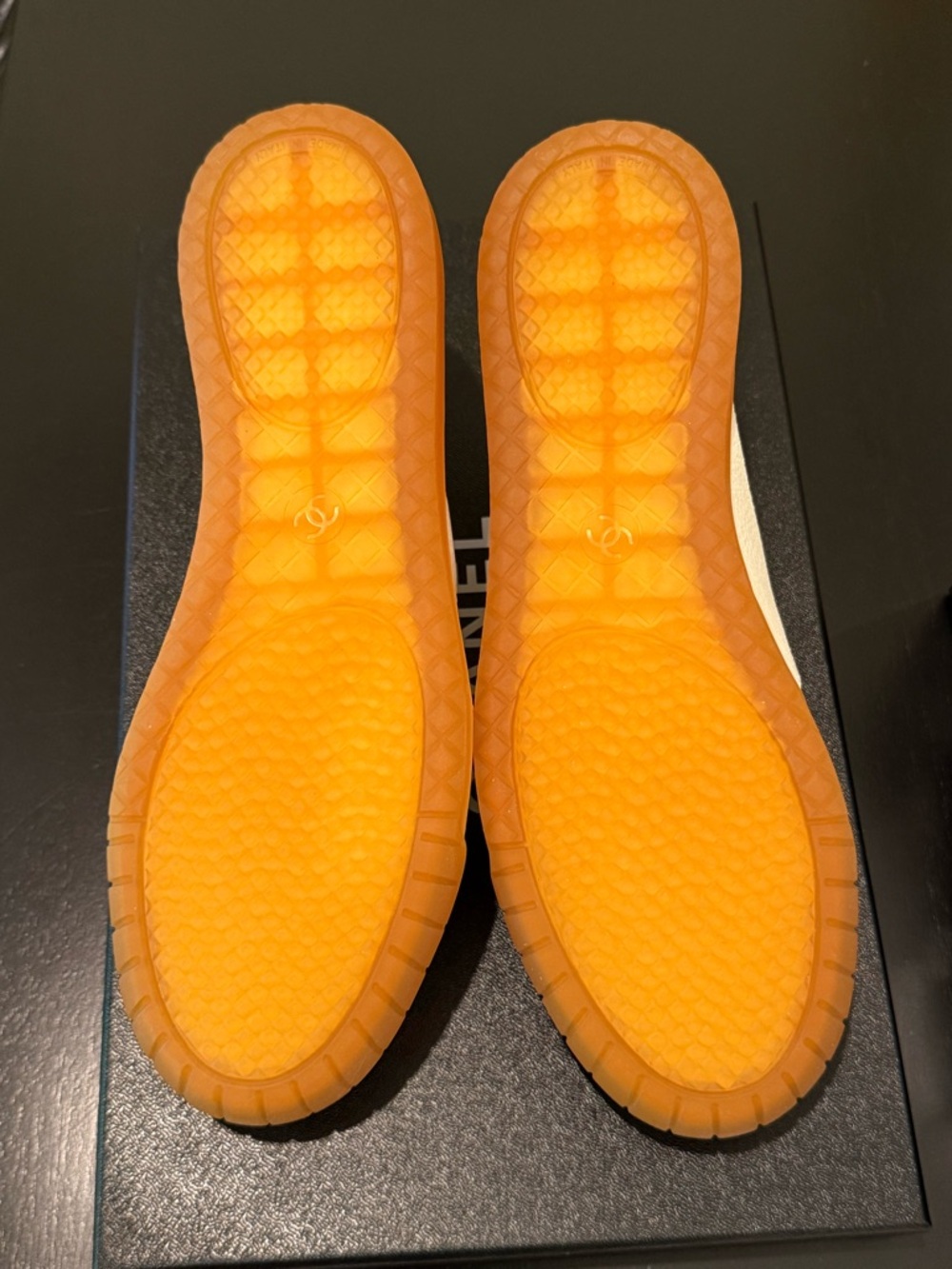 RARE SS 26 CHANEL NEW Samba Style White Leather Low-Top Sneakers with Gum Sole - Picture 3 of 6